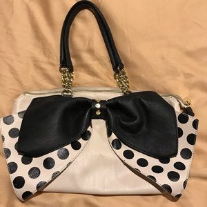 EUC Betsey Johnson leather black and cream bow bag